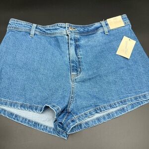 Universal Threads sailor shorts size 16. 2.5 inseam. Medium‎ wash. NWT